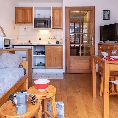 Delice - Center & Free Parking - By Cozee Apartment *